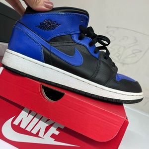 Used Nike shoes no box